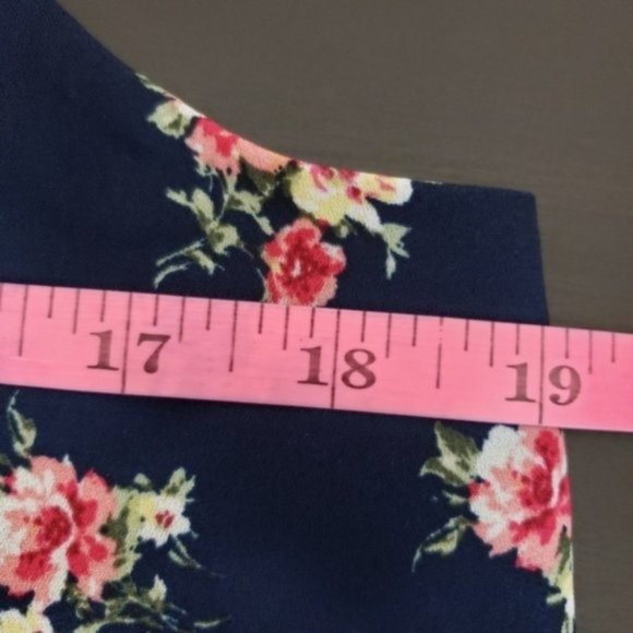 Socialite Atlas Blue V-Neck Floral Camisole Sz L - Picture 7 of 8